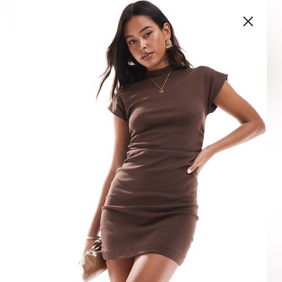 Stradivarius sculpt cap sleeve mini dress in brown - Picture 2 of 3